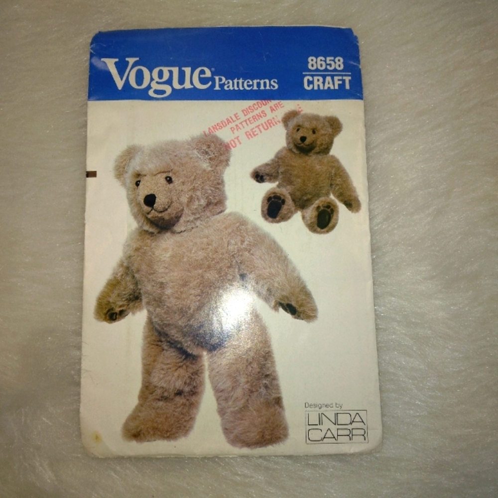 VOGUE 8658 The Vogue Bear designed by Linda Carr